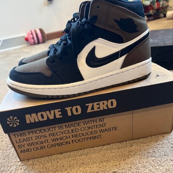 NIKE Air Jordan 1 Mid SE - Picture 1 of 5
